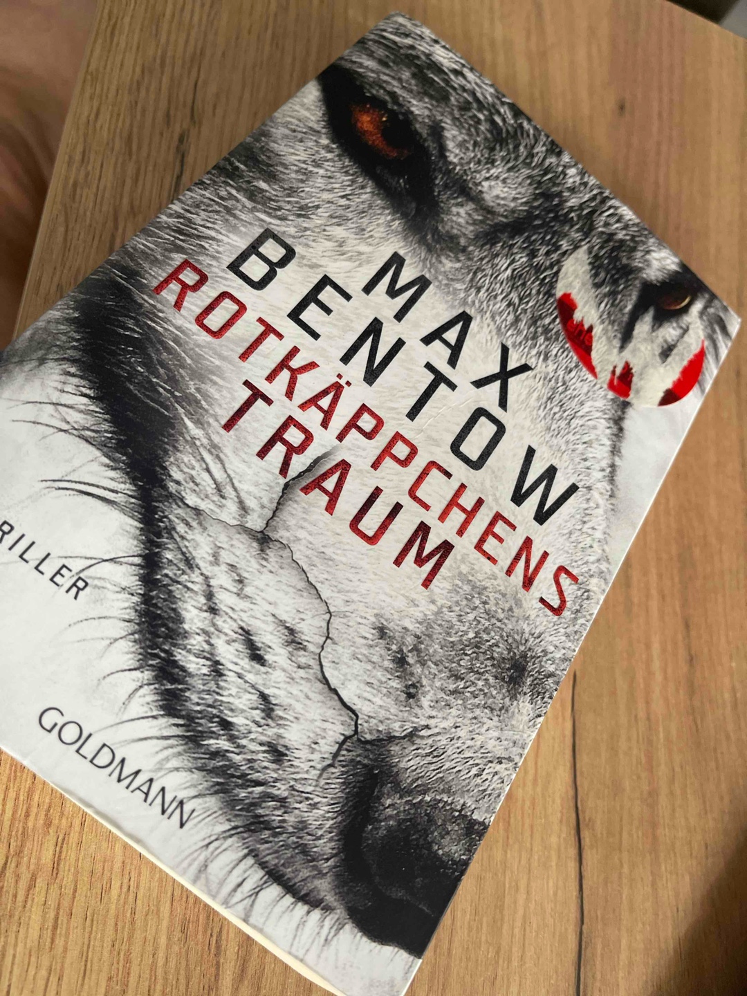 Was soll ich sagen …. Das Buch war eigentlich nicht schlecht aber ich fand die ersten 200 Seiten so verwirrend geschrieben und zum Ende hin kam die ganze Spannung und wurde nochmal richtig gut