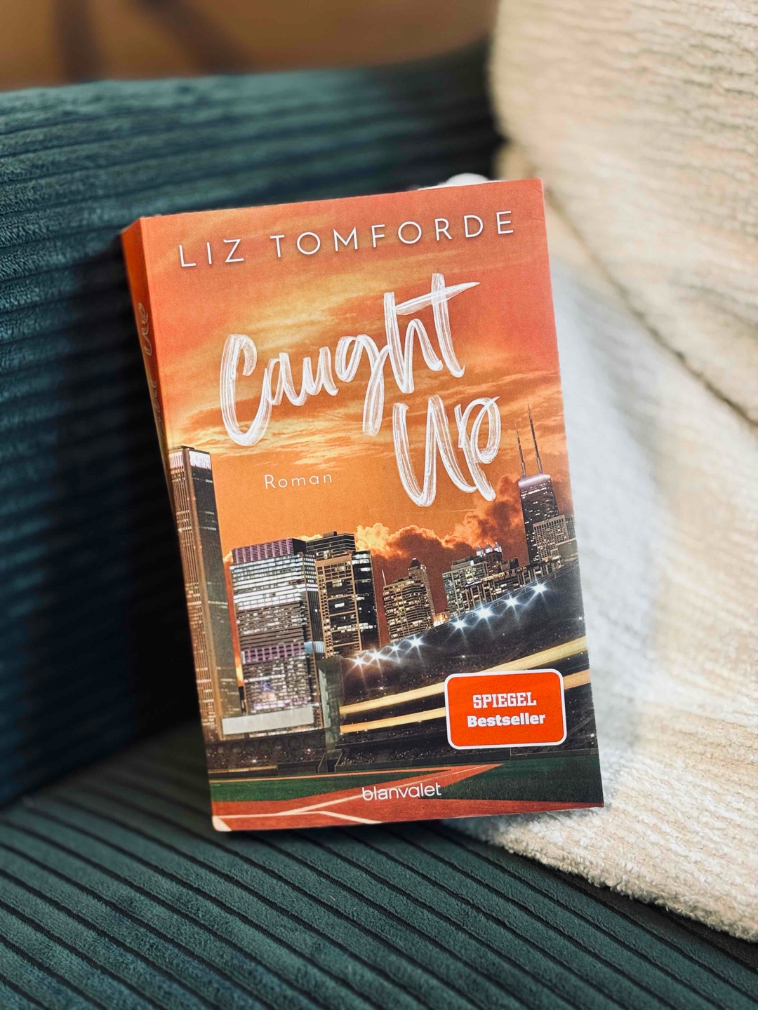 ✨ Rezension | 5/5 ⭐️
Caught Up von Liz Tomforde

Ich habe noch nie ein Buch so sehr gefühlt.
Das war nicht einfach nur ein Roman – das war ein Erlebnis.