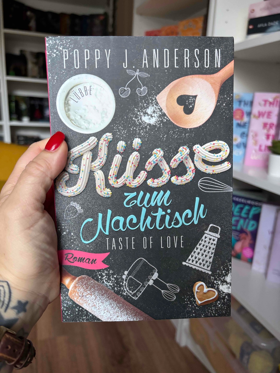 Kurze, wirklich schöne Lovestory ohne viel Drama. Gefiel mir deutlich besser als Buch 1.
Werde direkt mit Buch 3 der Reihe weiter machen.