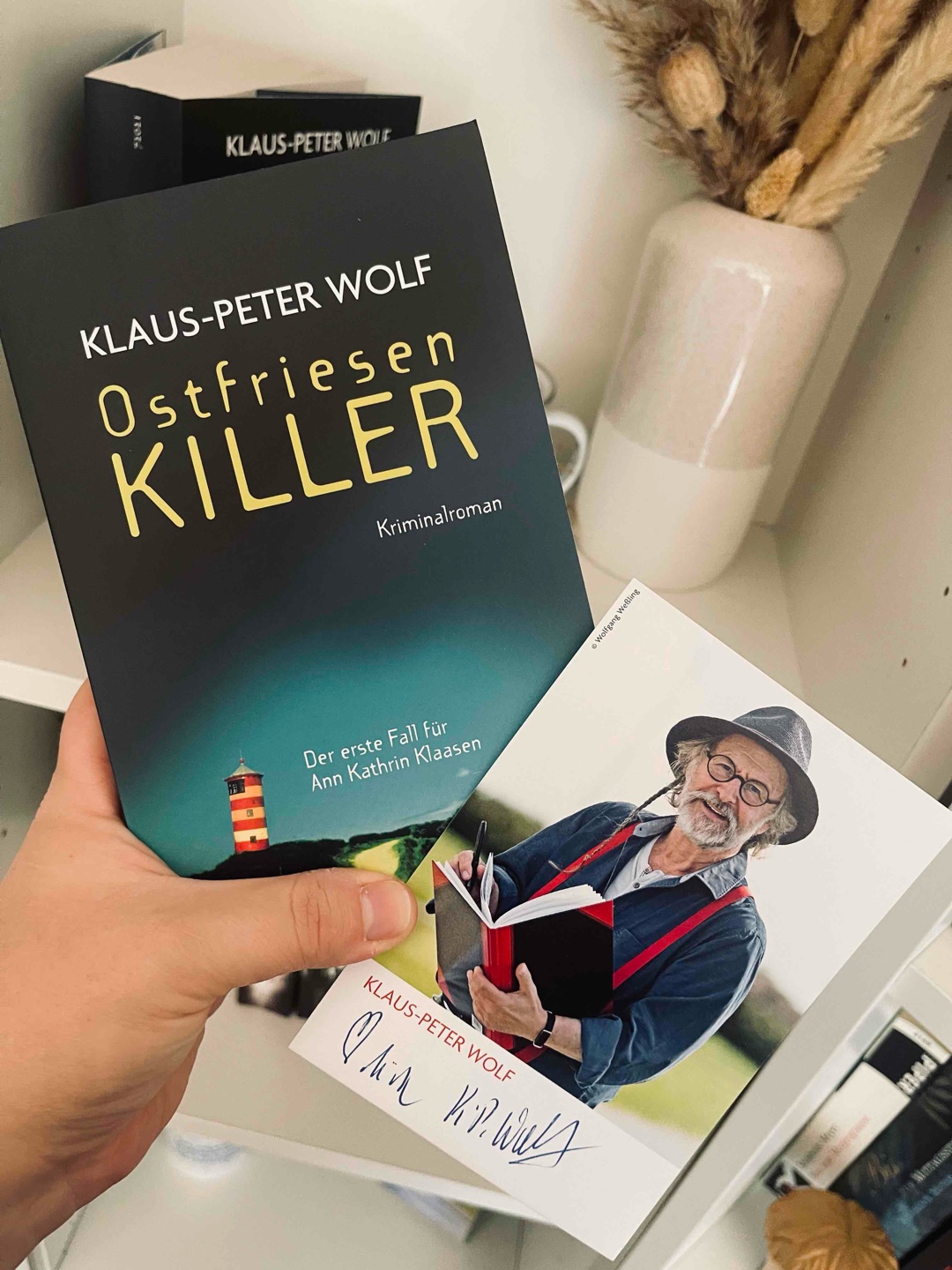 FLÜSSIGER SCHREIBSTIL UND OFT WAS ZUM SCHMUNZELN! 