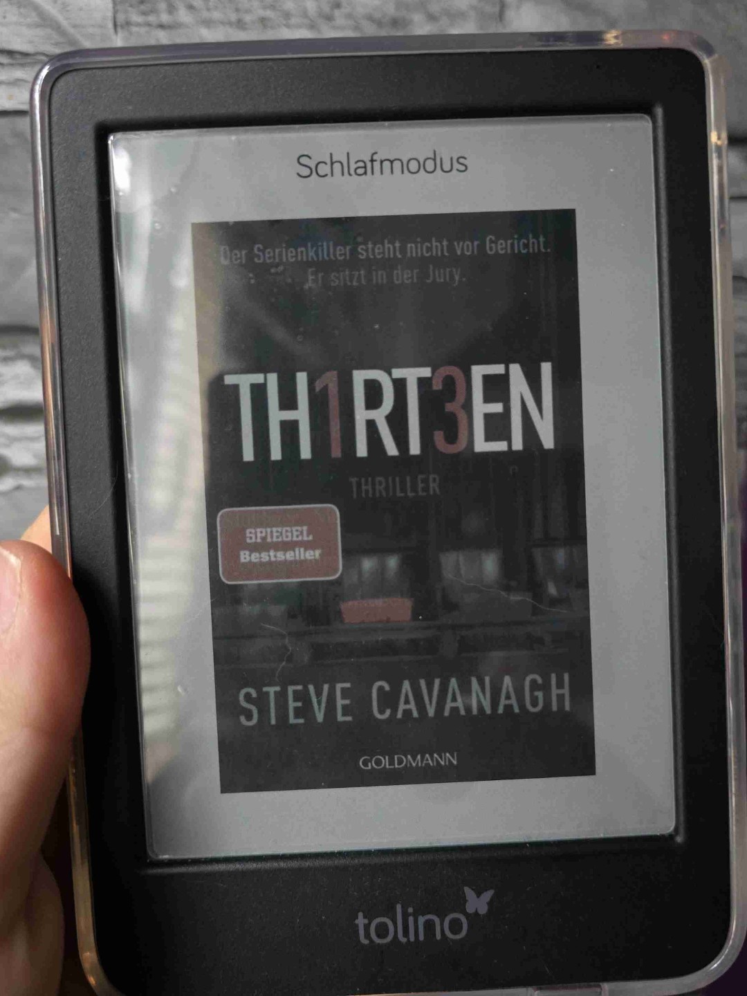 Die besten Bücher sind die wo man ganz ohne Erwartungen rangeht! So war es auch bei diesem! Ein spannender Thriller wo man bis zum Ende wissen will wer der Täter ist! Wird sicher nicht das letzte Buch von dem Autor sein 
