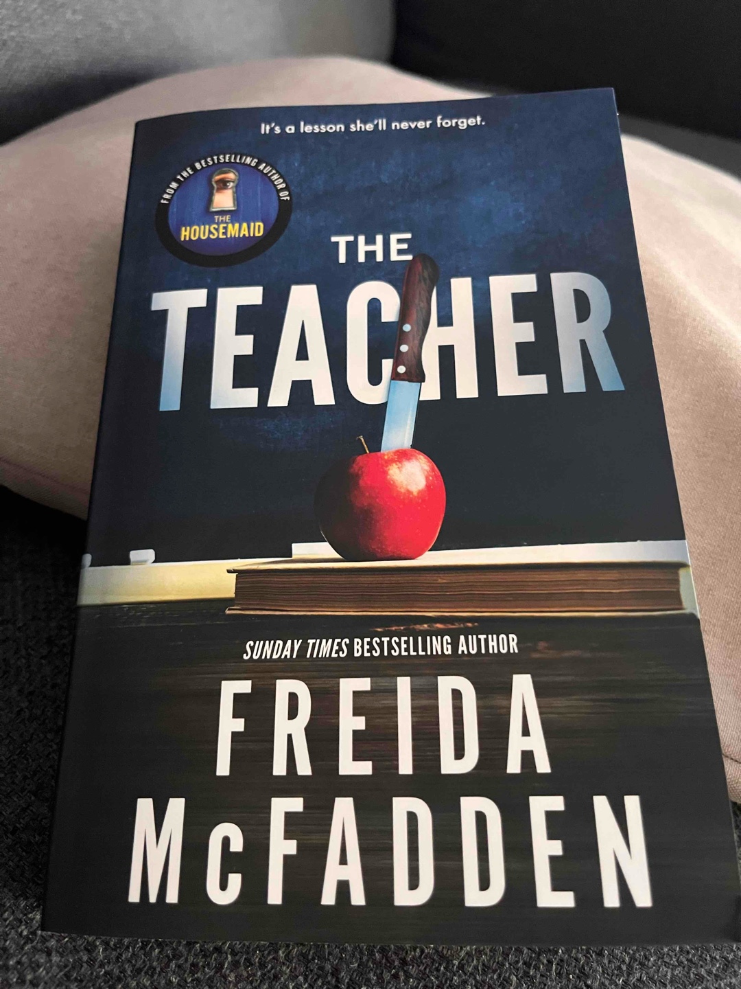 Freida McFadden.. so wie man es erwartet, liefert sie 😎🤯 Spannend, gutes Setting und Abgründe ohne Ende