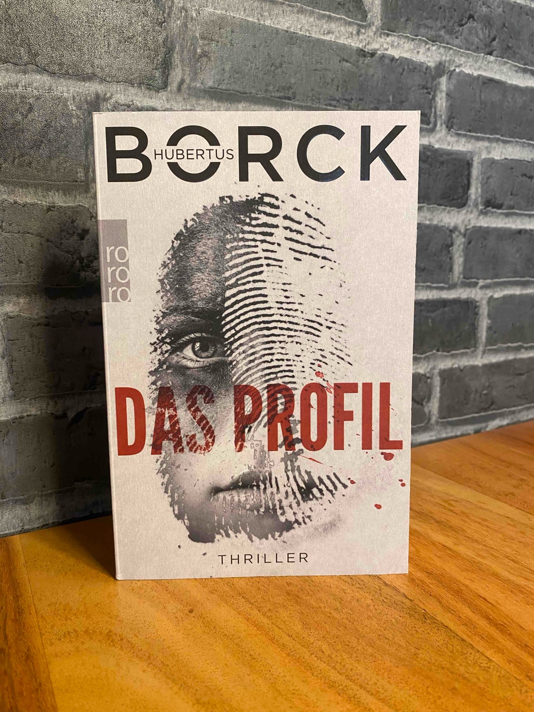 Klassische Thriller-Ermittler-Story mit typischen Hintergründen, gut erzählt und mit starken Charakteren geschmückt.