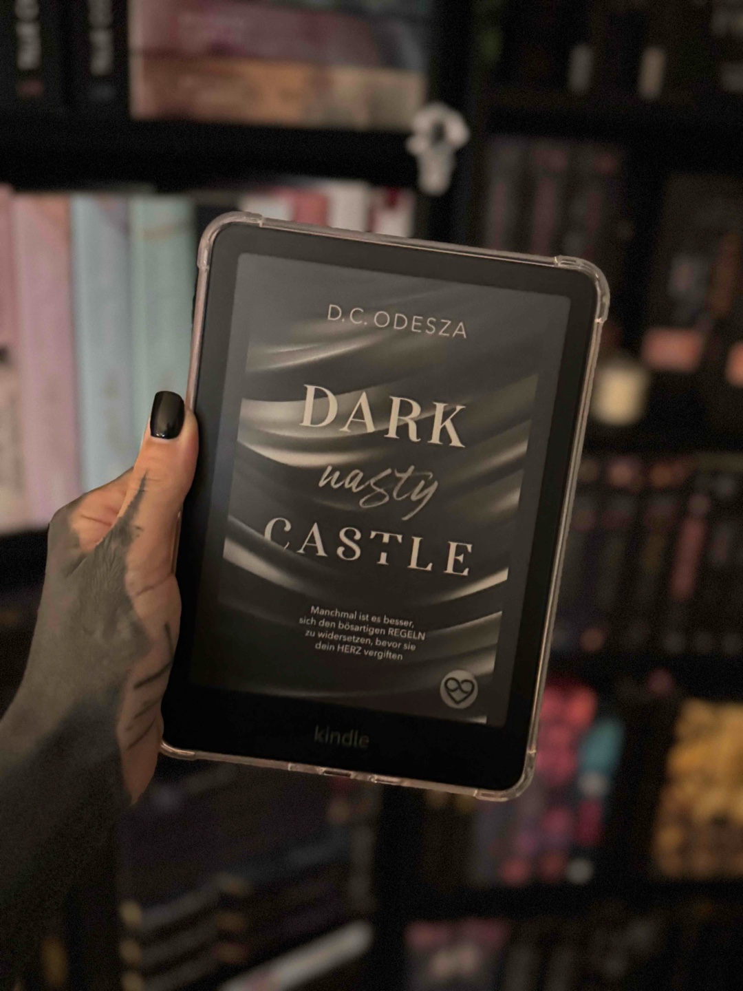 „Ein Schatten, der seine Maske ablegt. Ein weiterer Lord, der das Spielfeld betritt. Ein Verrat, der alles verändert.“ 🖤