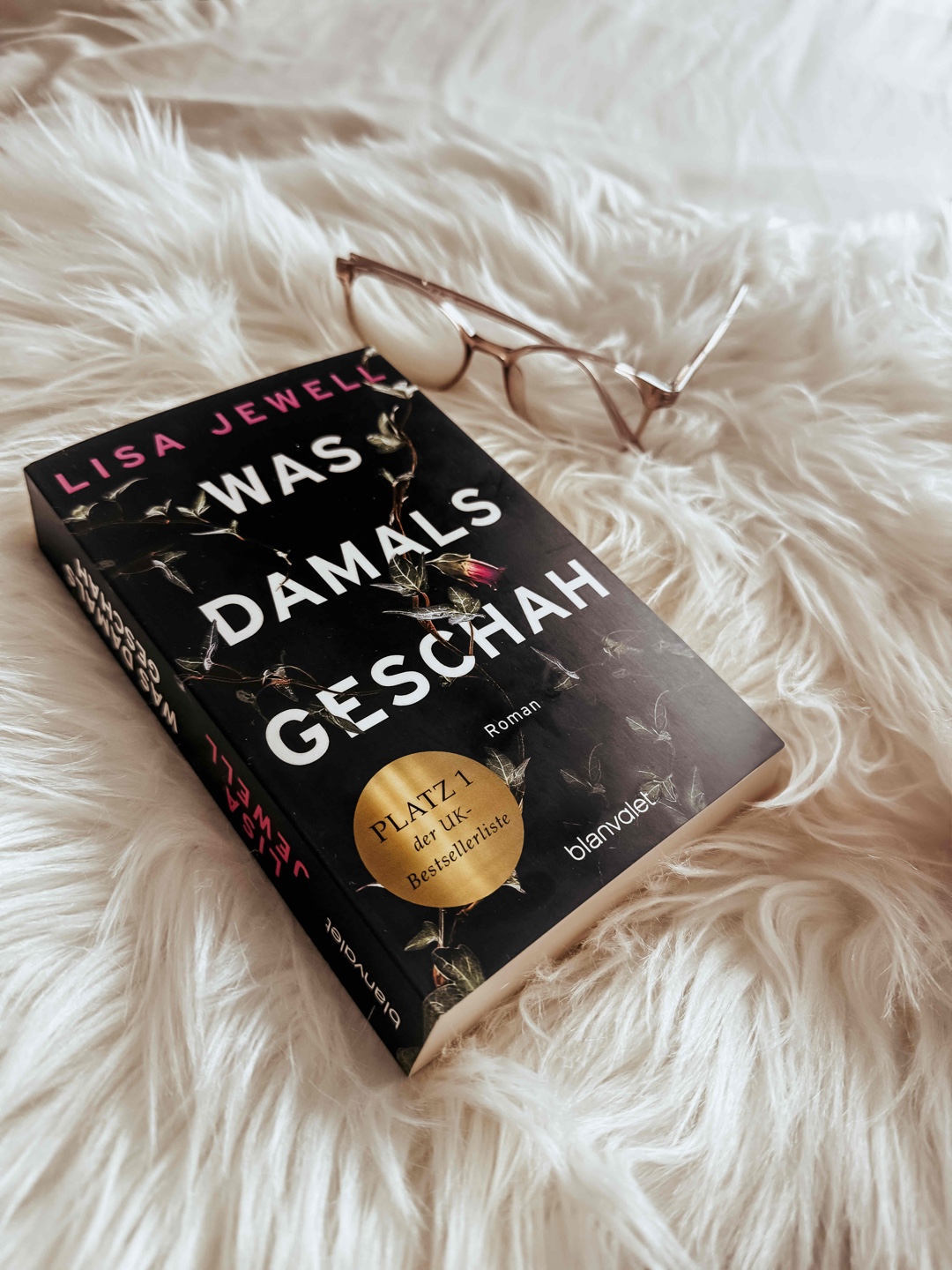 Eher ein Thriller, kein Roman. Spannend bis zur letzten Seite.👌🏻