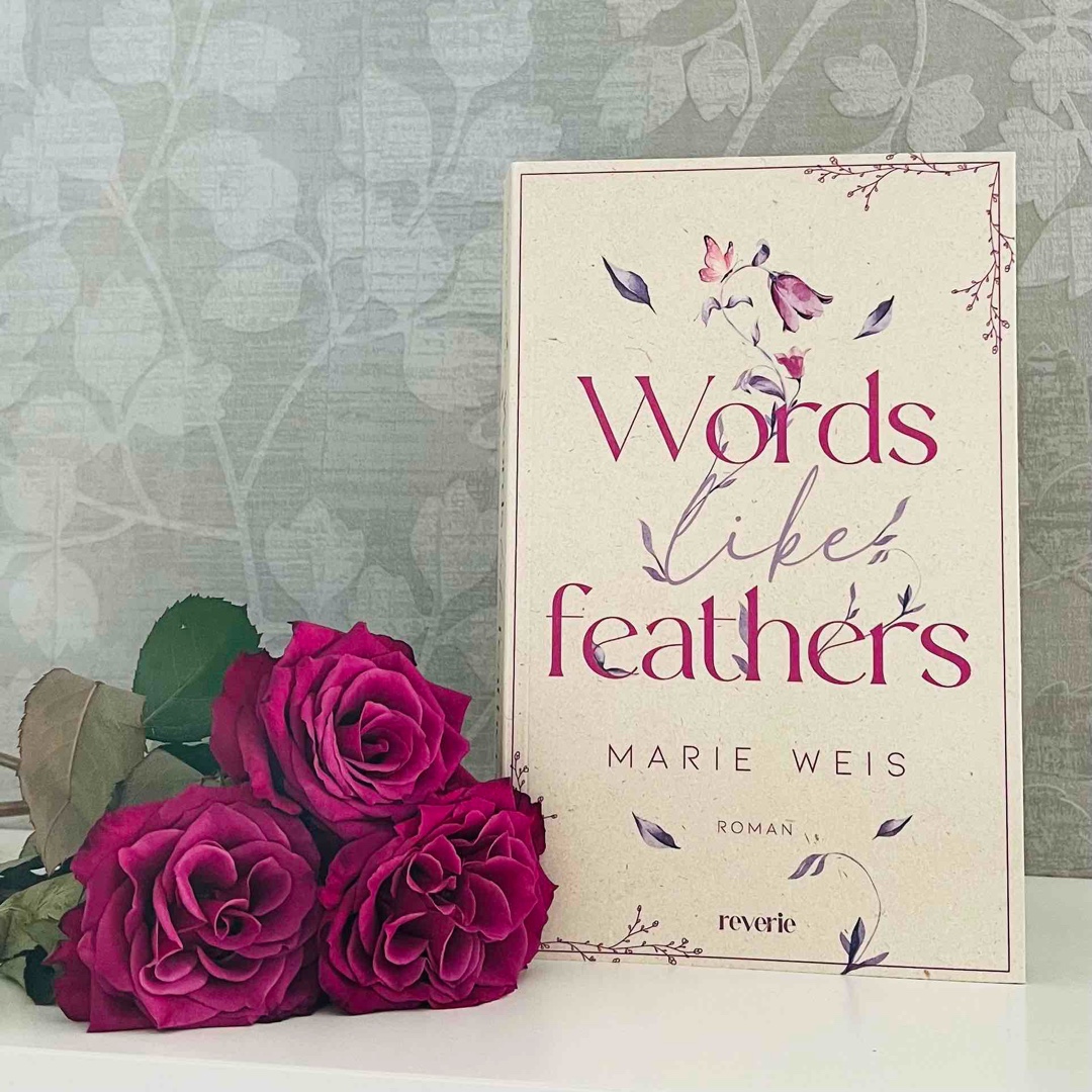 „Words like feathers“ ist ein unterhaltsamer New Adult Roman, der durch ein traumhaftes Setting, facettenreiche Charaktere und eine zarte Second-Chance Romance überzeugt.
