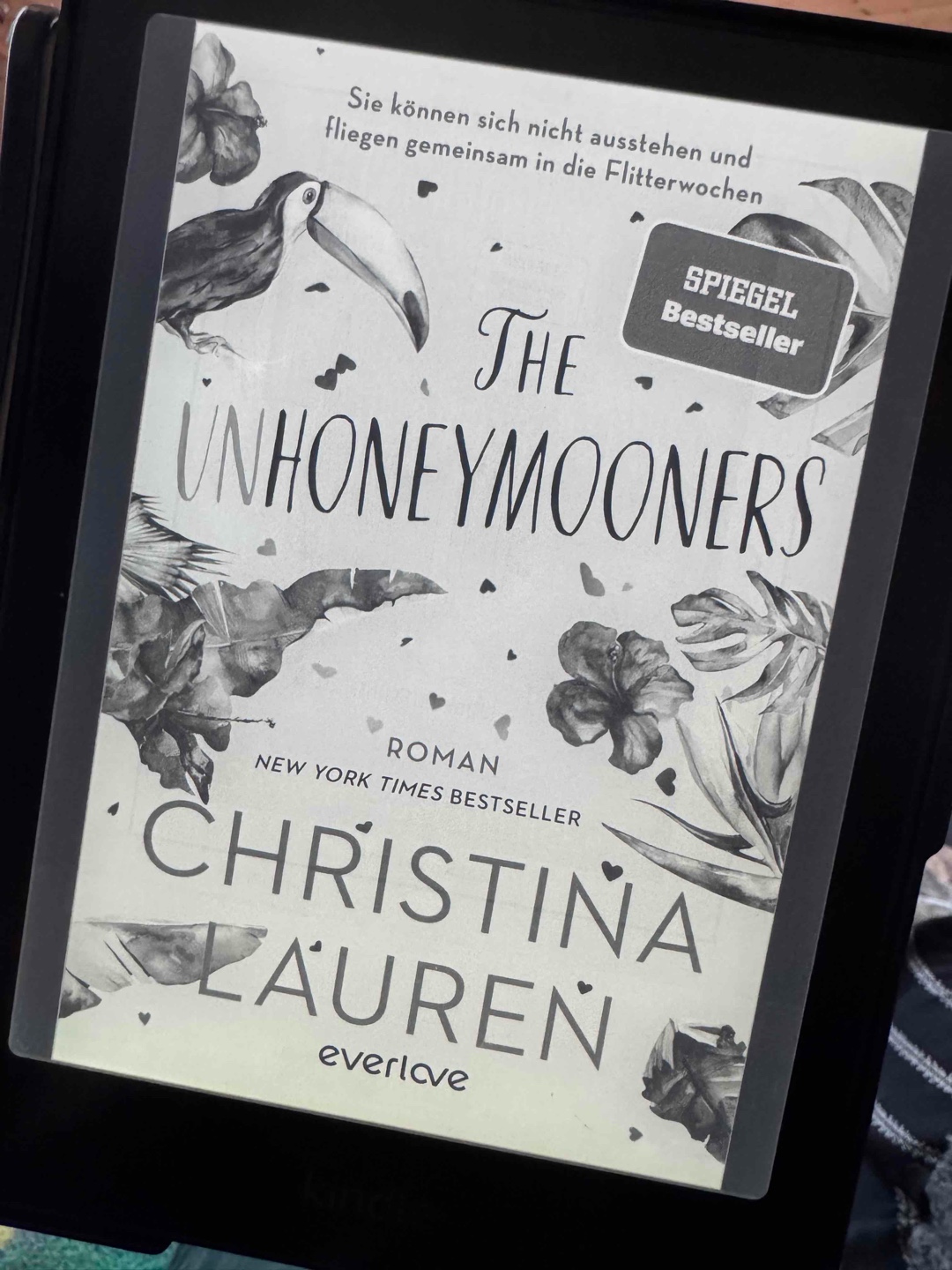 Sommer-Vibes pur, mega Feel-Good-Faktor und definitiv ein RomCom-Guru-Buch! 🌺📘💯