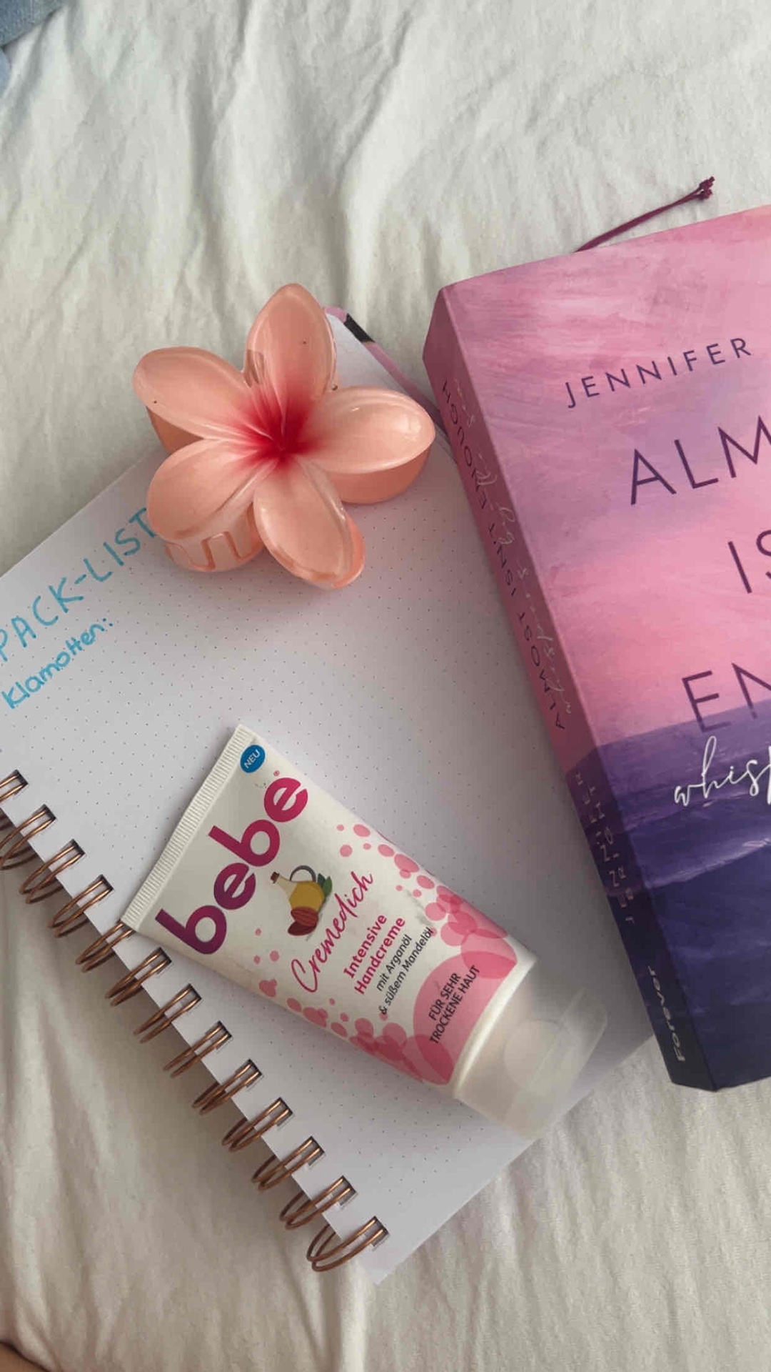 🌊sehr spannende Story mit unerwartetem Ende
🌊tolle Charaktere, die Lust auf mehr verschaffen
🌊besondere Freundschaften für die allein sich das Buch schon zu lesen lohnt
🌊deepe Themen und eine differenzierte Auseinandersetzen
🌊cozy Vibes im kuscheligen Sommerort in Ferley
🌊mein Jahreshighlight
