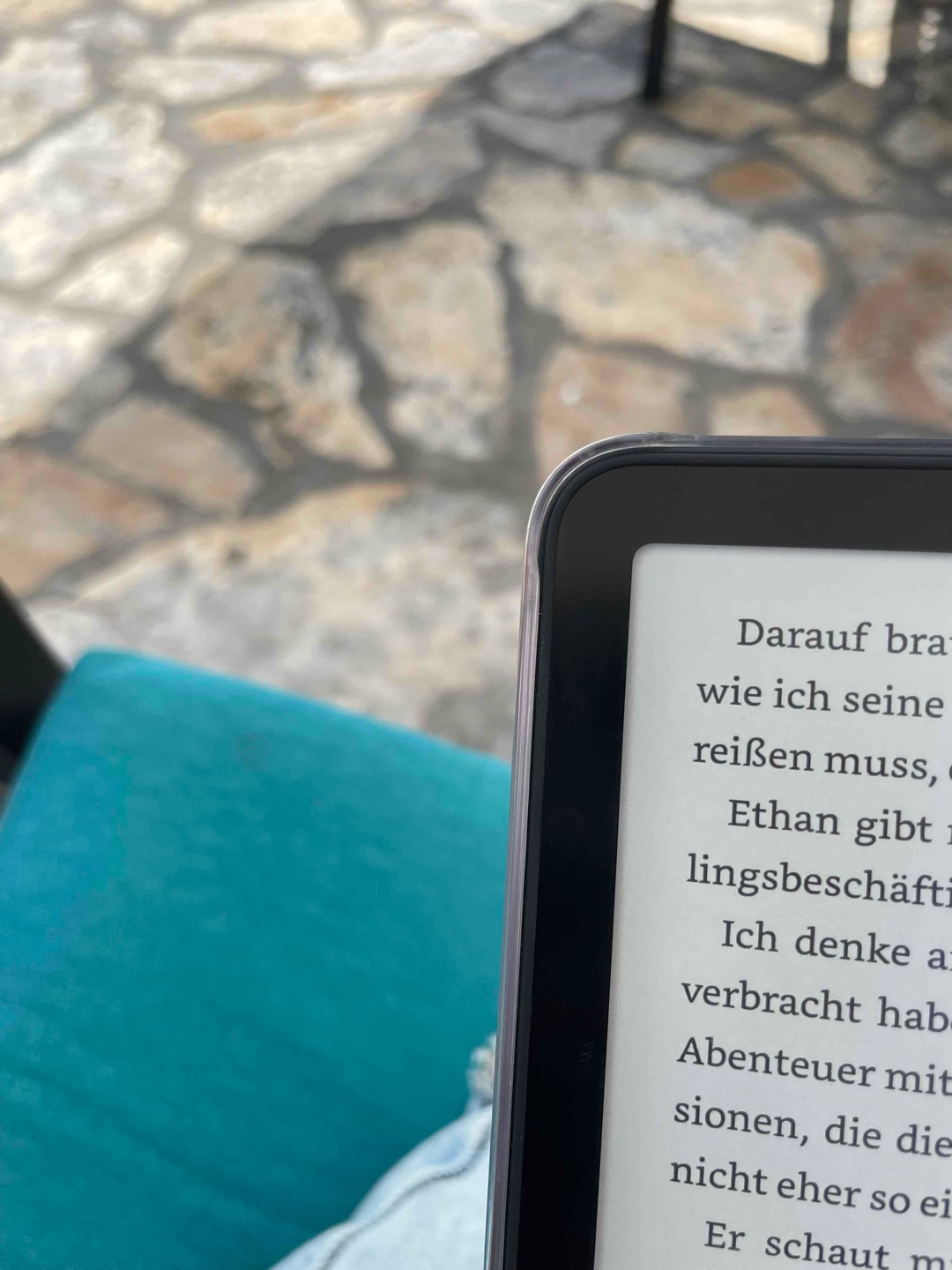 Eine tolle Summer Romance die gleichzeitig tiefgründig und traurig aber auch sommerlich leicht ist 💛🌅✈️