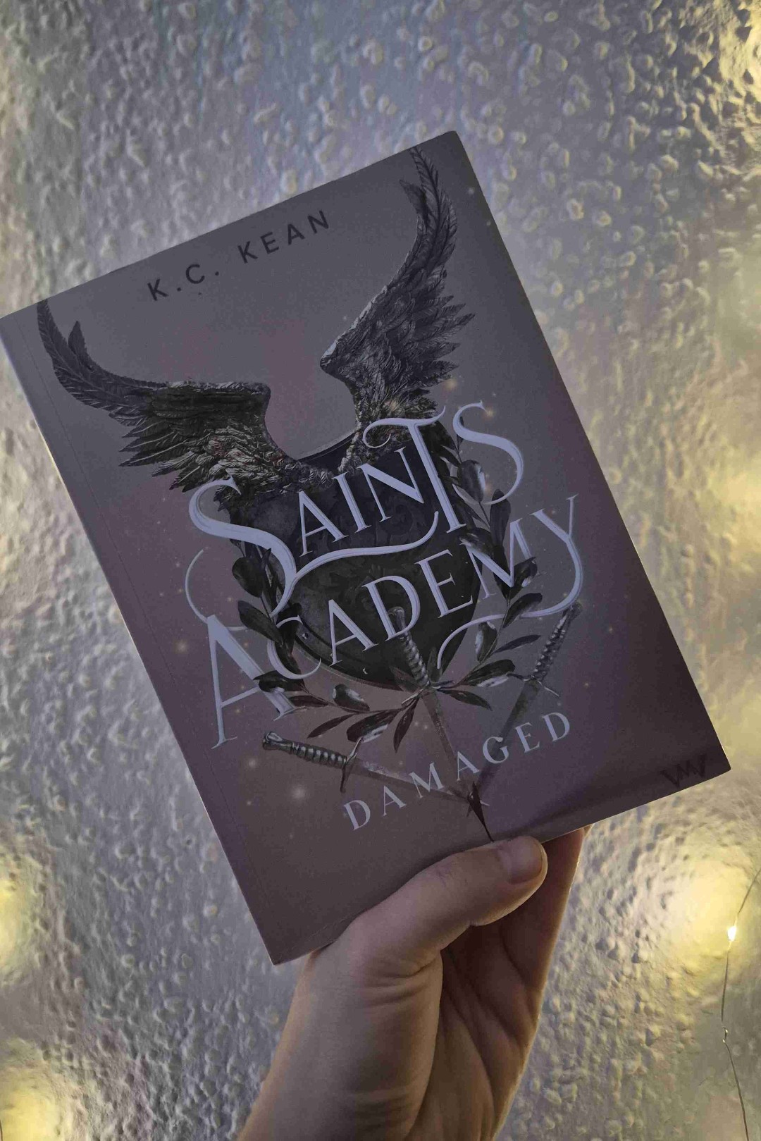Band 3 hat mir wieder besser gefallen als band 2. Es wahr sehr spannend und omg der spice wahr sehr gut.
Durch das Ende bin ich sehr gespannt auf Band 4 und freue mich sehr.