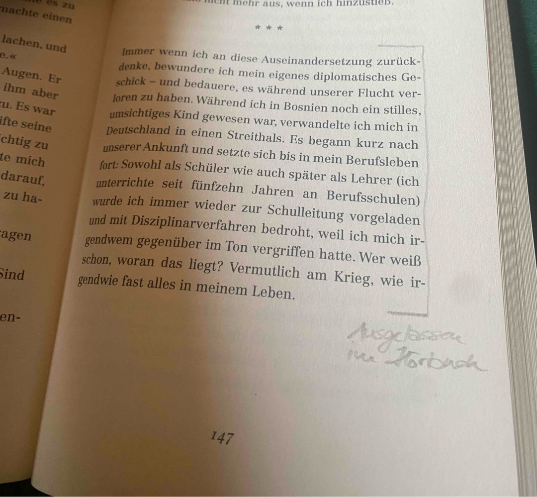 Ich habe zunächst das Buch gelesen und mich dann entscheiden, es nochmal parallel als Hörbuch zu hören - gelesen vom Autor selbst wurde die ohnehin schon intensive Story nochmal greifbarer. Schockierend, berührend, tragisch und doch voller Humor.
Ich empfehle es ausdrücklich auch als Hörbuch!