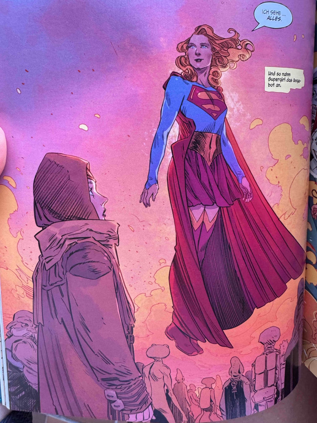 Ein Road-Trip durch die Galaxie. Supergirl will sich zu ihrem 21. eigentlich nur in Ruhe unter der roten Sonne die Kante geben und begegnet dabei der nach Rache strebenden Ruthye. Oder eher umgekehrt, denn die Geschichte wird aus Ruthyes Perspektive erzählt. Die Geschichte habe ich gerne gelesen, aber das Ende war für mich etwas unbefriedigend. Da ich das hier natürlich nicht Spoilern will, müsst ihr schon selber lesen😉 Der Zeichenstil war nach meinem Geschmack. Wer mehr Zeit mit Supergirl verbringen will, über moralische Grenzfragen reflektieren will, der ist hier richtig.
Actionreich, an einigen Stellen mit trockenem Humor aufgebrochen und trotzdem ruhig erzählt. Empfehlung: Ein Snack für einen ruhig Nachmittag für zwischendurch.