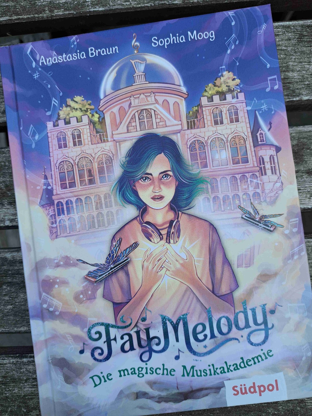"Nur noch ein Kapitel, BITTE!" - Musikmagie, die verzaubert. Das perfekte Buch für alle, die Magie und Musik lieben und eine spannende Geschichte über Freundschaft, Mut und Zusammenhalt lesen möchten.
