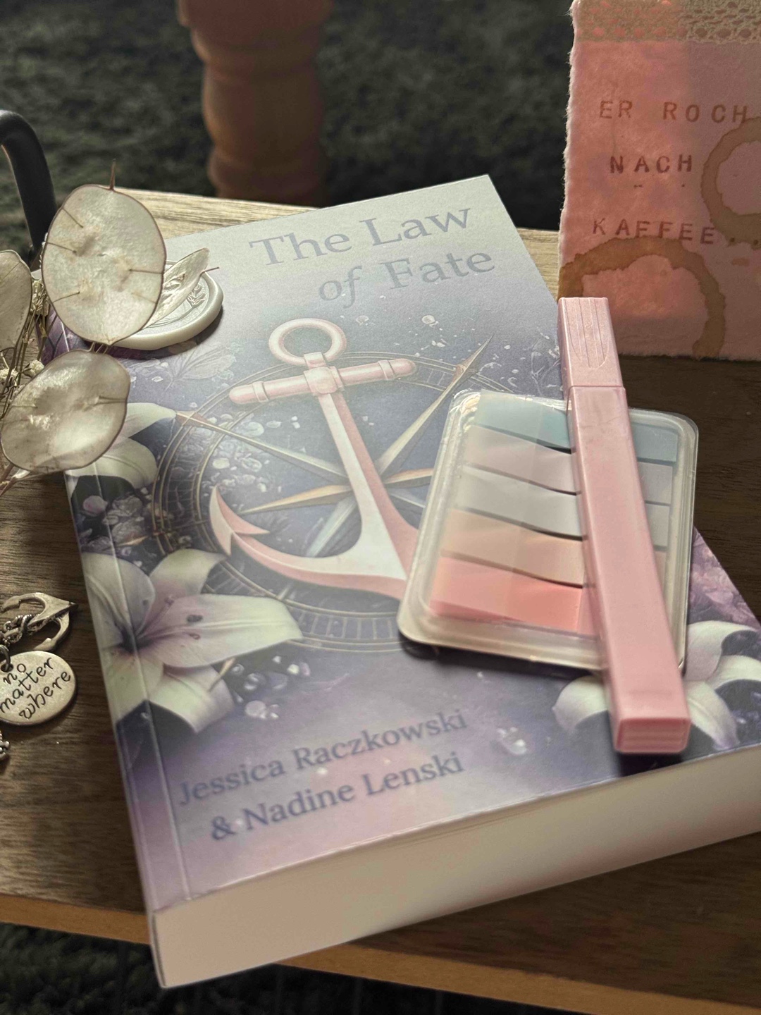 „The Law of Fate“ hat mich vom ersten Moment an gefesselt – Ein Buch, das man kaum aus der Hand legen kann. Für mich ganz klar 5 Sterne! 🌟