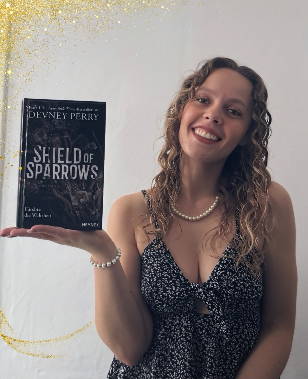 Oh wow 😭💫 — „Shield of Sparrow“ hat mich wirklich komplett aus den Socken gehauen. Ich gebe 4,5 Sterne, aber glaubt mir: Das ist keine Schwäche, das ist purer Respekt für die Achterbahnfahrt, die dieses Buch mir beschert hat! 💥