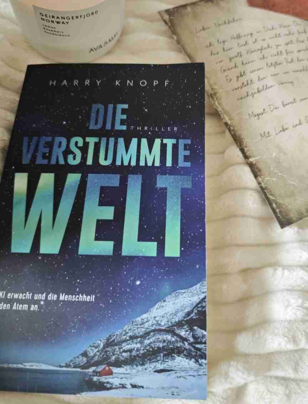 "Im Schwiegen lag eine trügerische Ruhe. Denn Superintelligenz verstummt nie - sie lauscht."