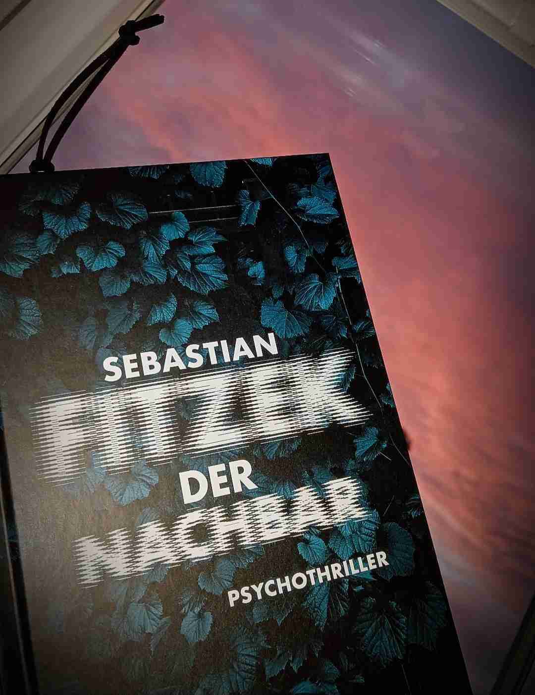 "Sie dachte, ihre größte Angst ist es, allein zu sein. Bis sie herausfindet, dass sie es nie war."💀