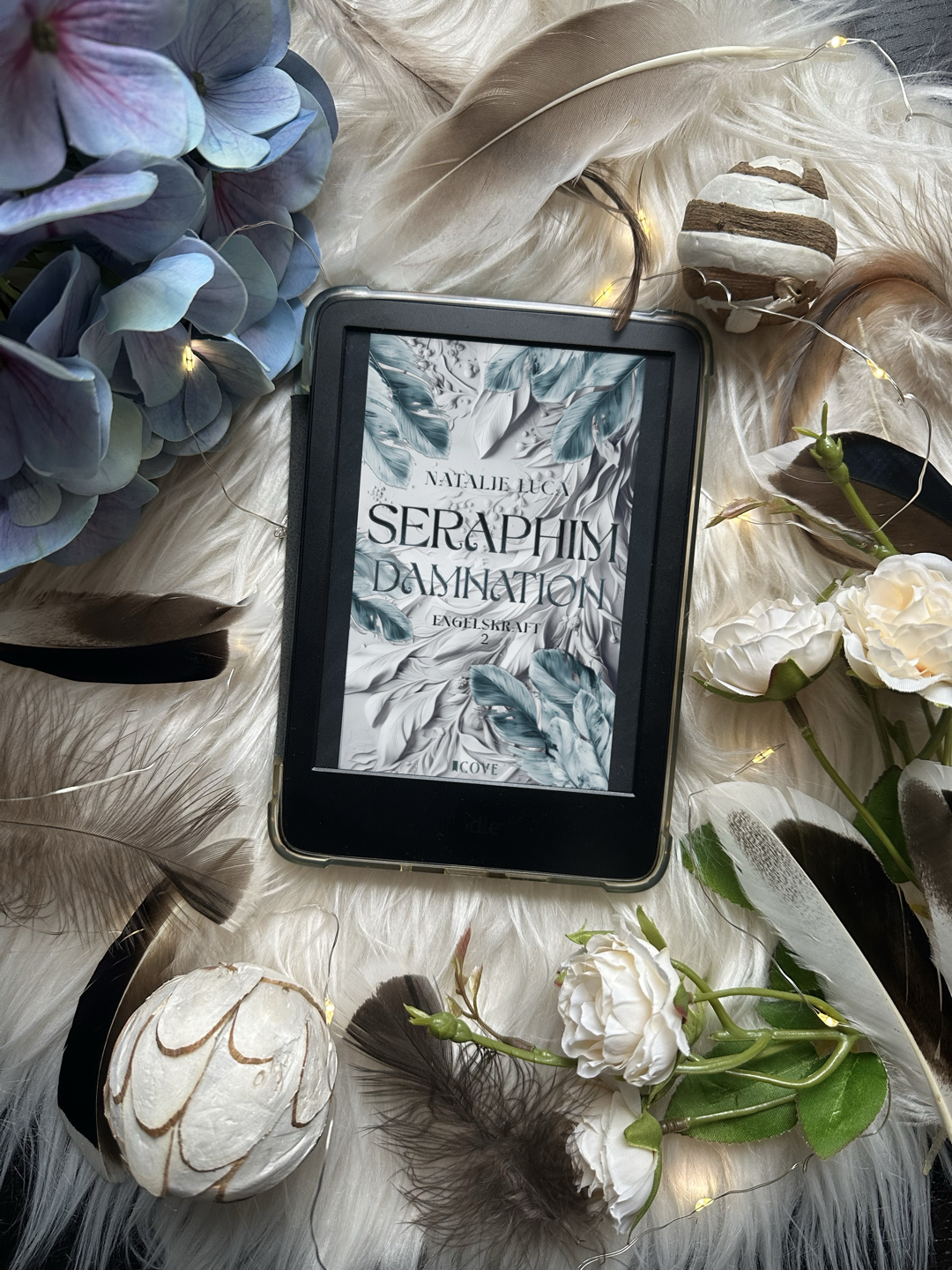 Seraphim Damnation war düster, fesselnd, emotional, mit einem genialen Spannungsbogen und Charakterentwicklungen, die unter die Haut gehen.