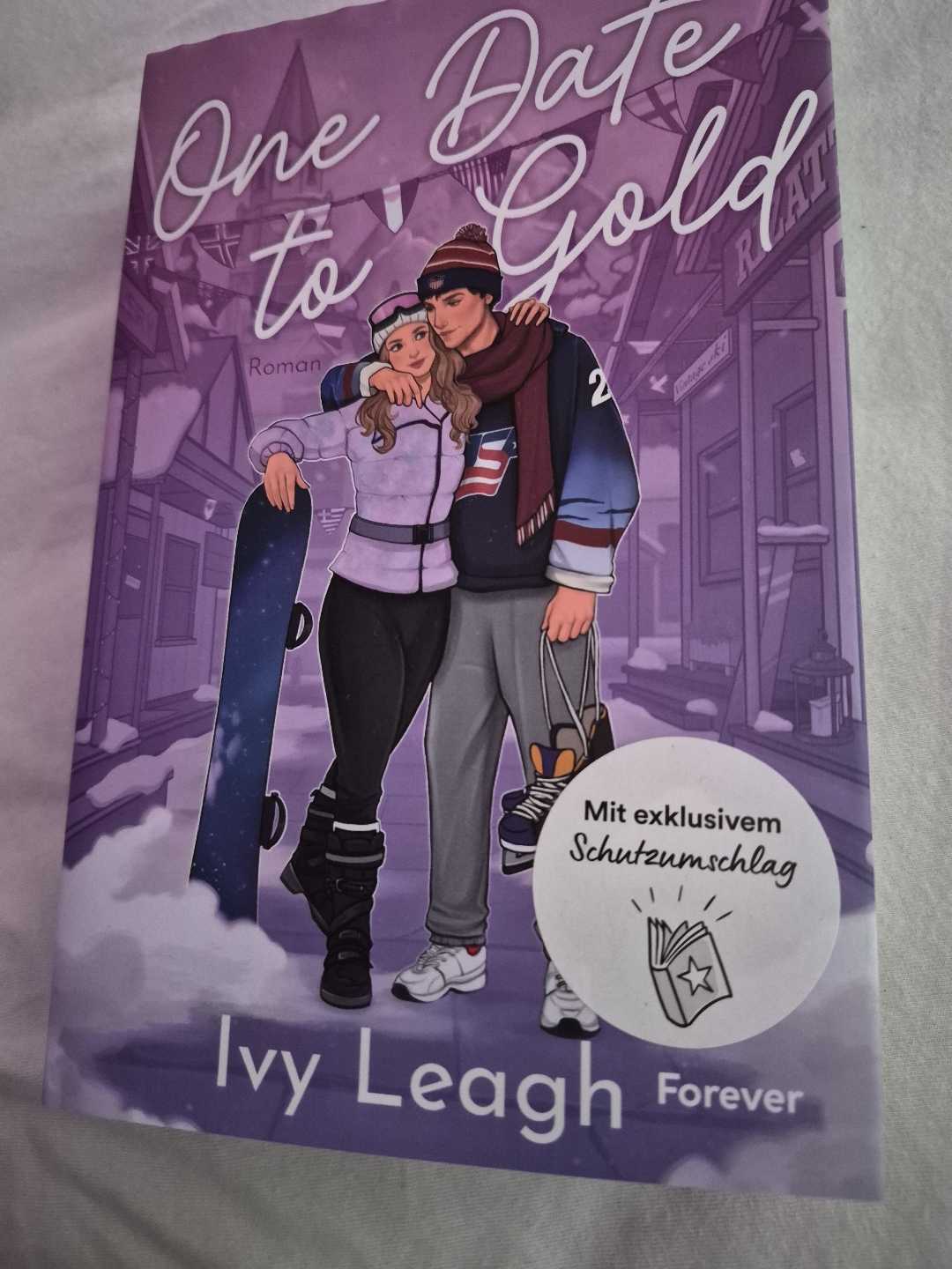 Tolles Buch!🩷
Mir hat alles daran gefallen,der Olympia Trope,der Schreibstil und natürlich der Farbschnitt!😍