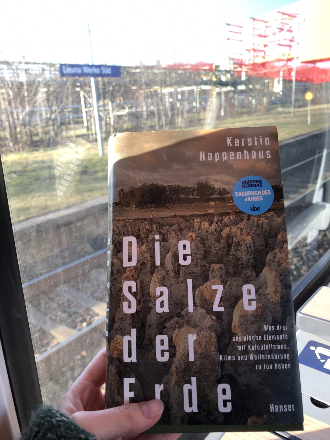 Tolles Sachbuch! Es hat viel regionalen Bezug, für mich aus Sachsen-Anhalt dadurch sehr nahbar. Würde es jedem empfehlen der sich für Geographie und das Erdsystem interessiert!
