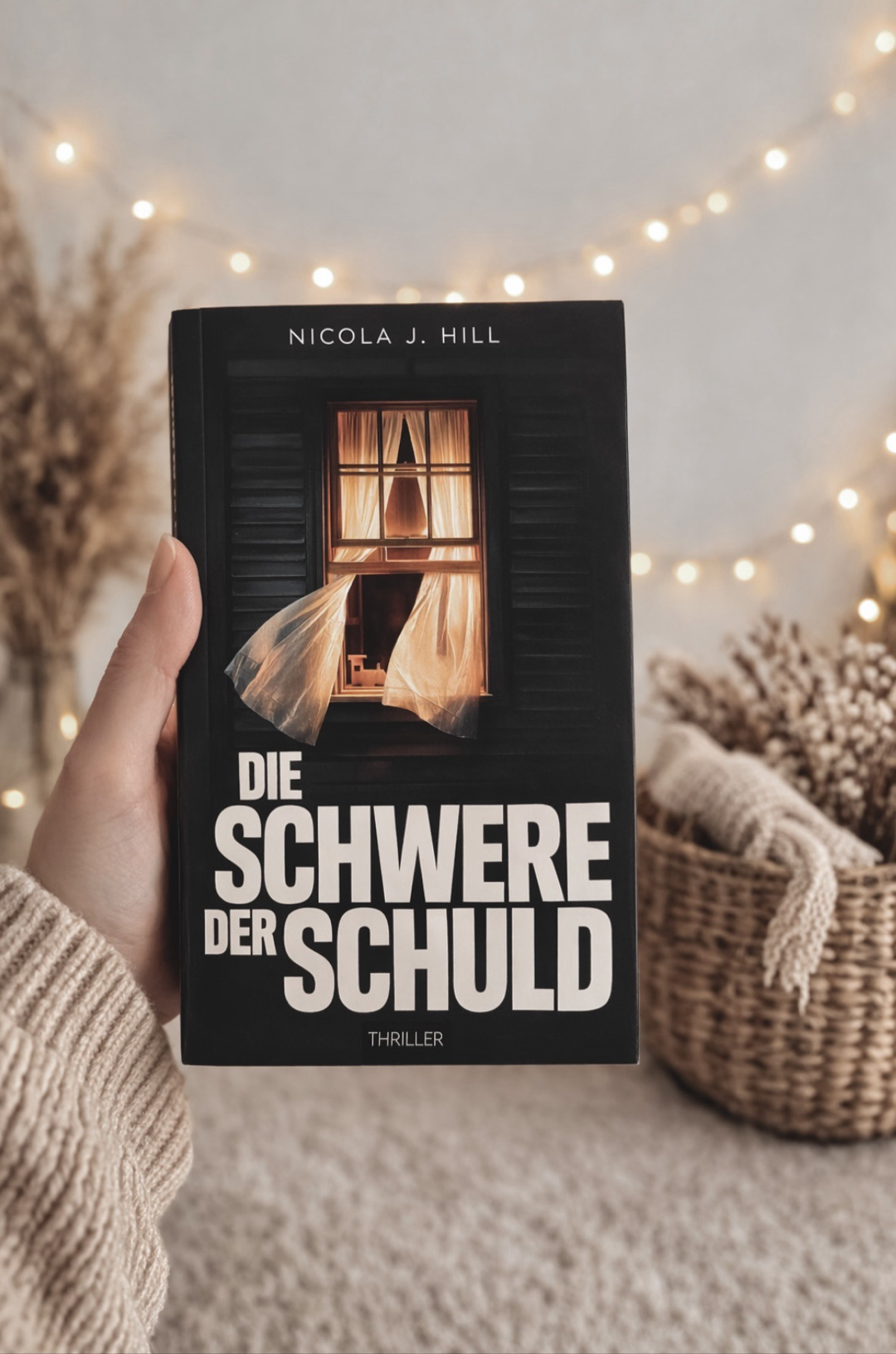 𝐖𝐞𝐫𝐛𝐮𝐧𝐠 𝐑𝐞𝐳𝐞𝐧𝐬𝐢𝐨𝐧𝐬𝐞𝐱𝐞𝐦𝐩𝐥𝐚𝐫_ ✨
SPOILERFREI ✨ Erscheint am 26.März