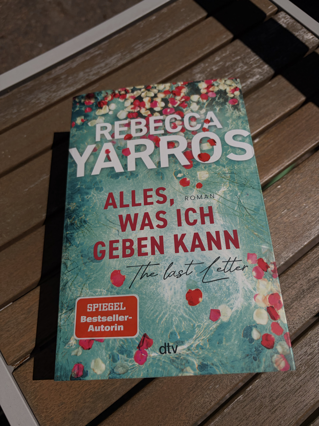 Zwischen Verlust, Regen und kleinen Händen, die trotzdem Hoffnung tragen