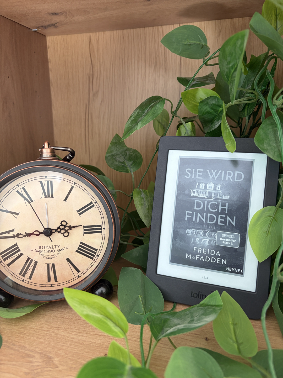 Gut geschrieben und flüssig zu lesen, aber im Vergleich zu den Vorgängern fehlte mir lange die Spannung und Tiefgang