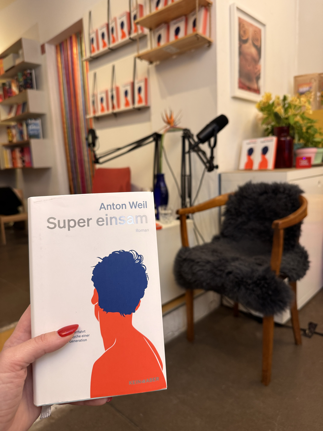 ⭐️⭐️⭐️⭐️ Unberechenbar, skurril und überraschend charmant – eine Geschichte, die nach dem Lesen weiterarbeitet.