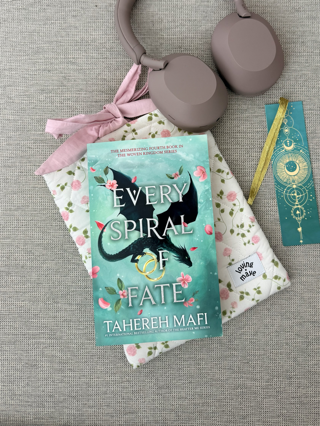 Tahereh Mafi created magic and called it a book.📚✨
