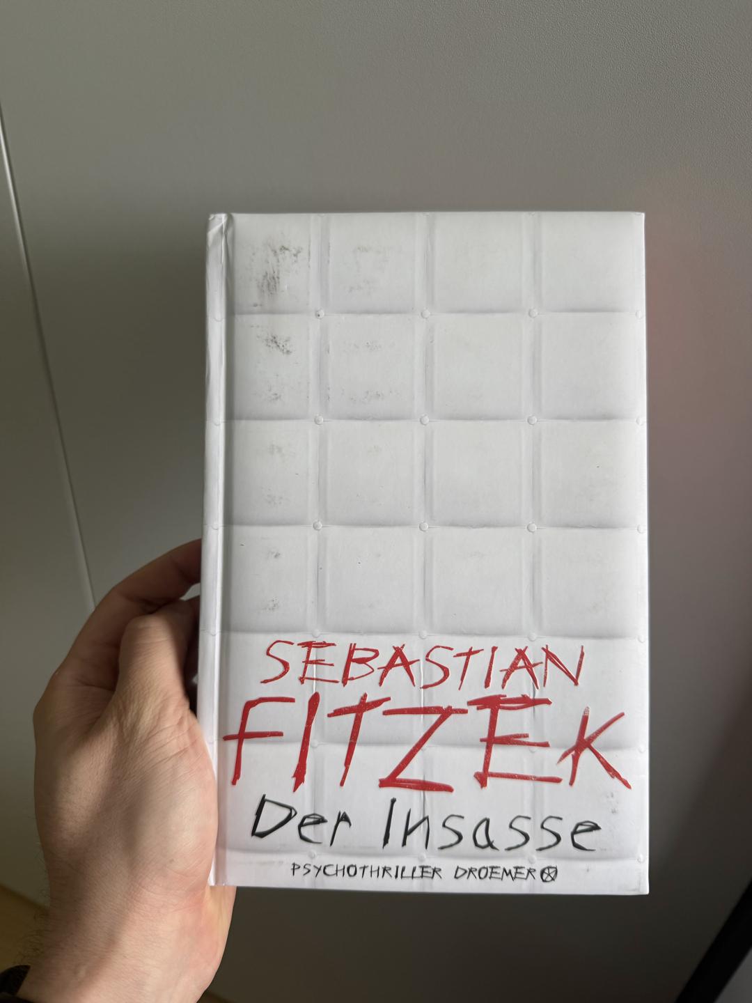 Guter Einstieg in die Fitzek-World. Solide, gibt aber stärkere Bücher von ihm 👍🏻