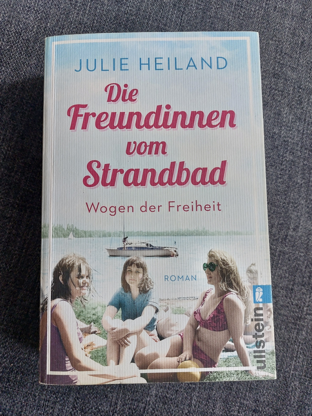 2. Teil der Dilogie rund um eine Freundinnengeschichte auf beiden Seiten der Mauer. Sehr schön und emotinal