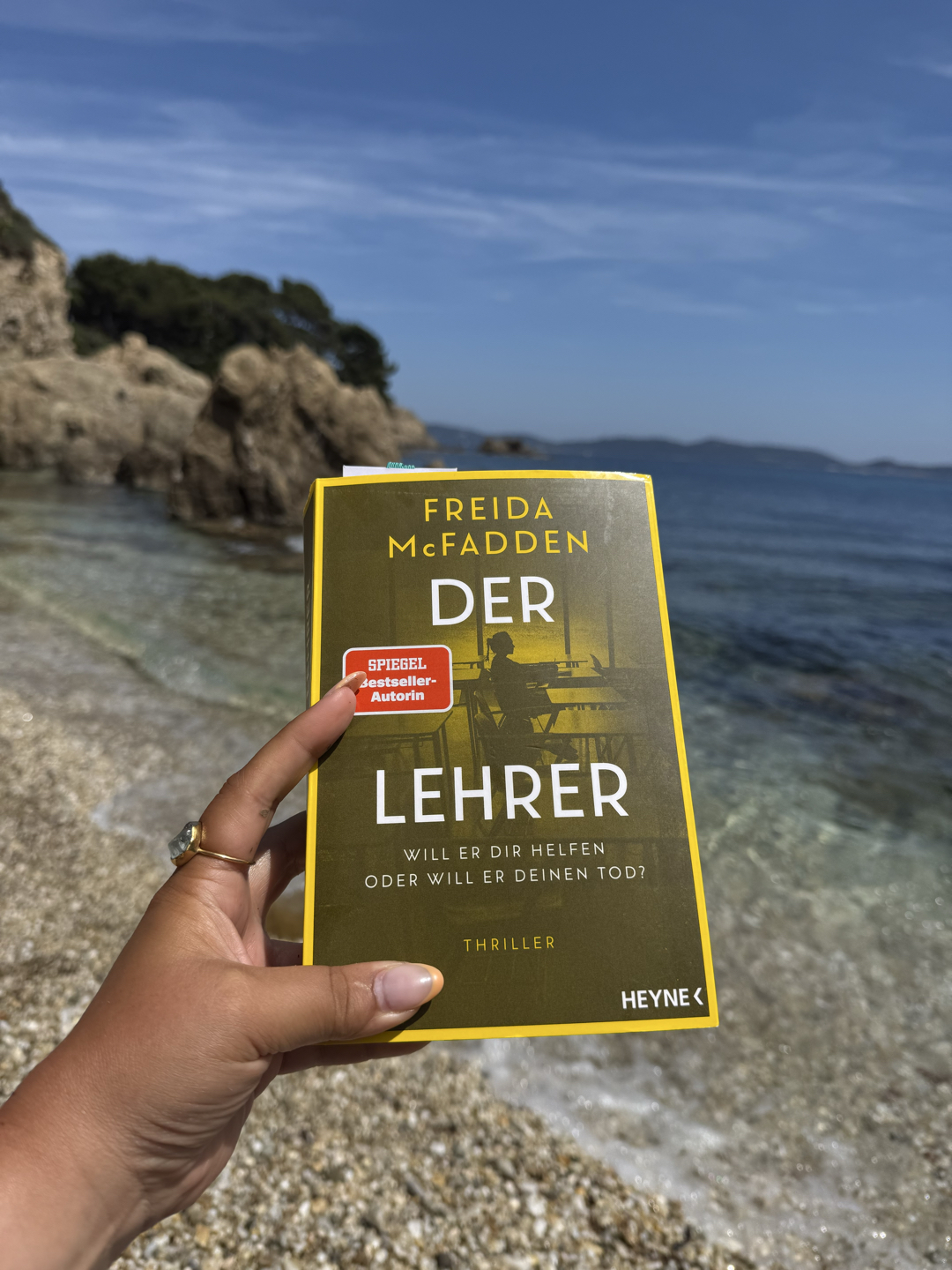 Fand’s wieder zu gut, der Epilog am Ende mit einem zusätzlichen geilen Twist. Liebe einfach wie sie schreibt.