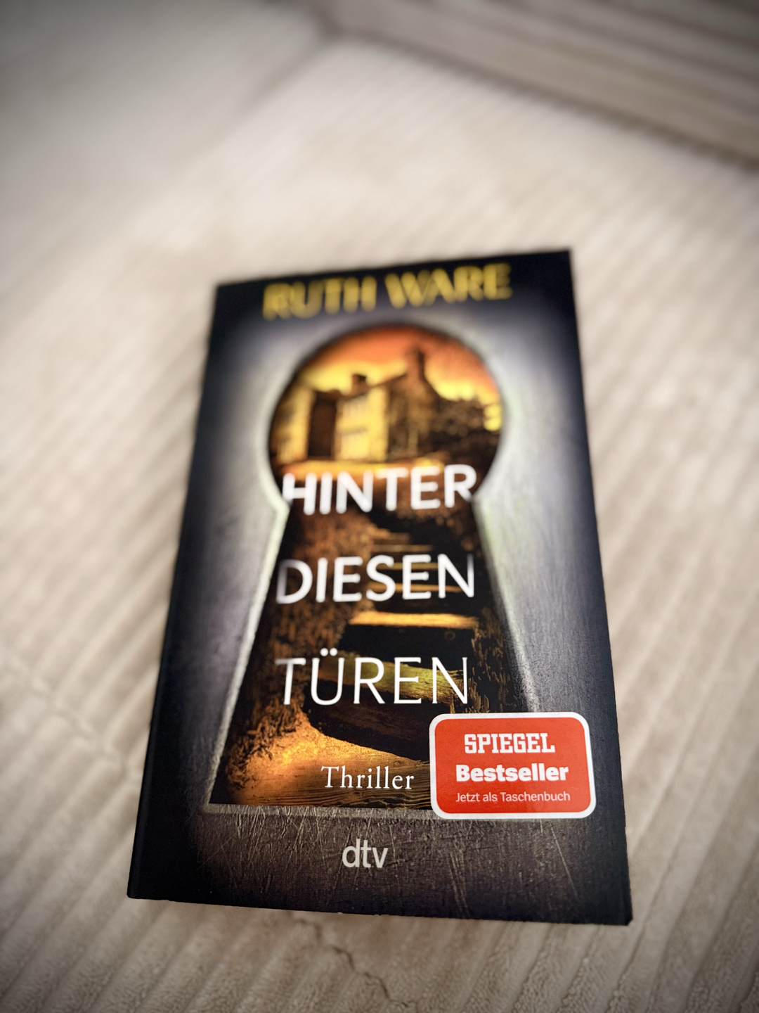 hinter diesen Türen
