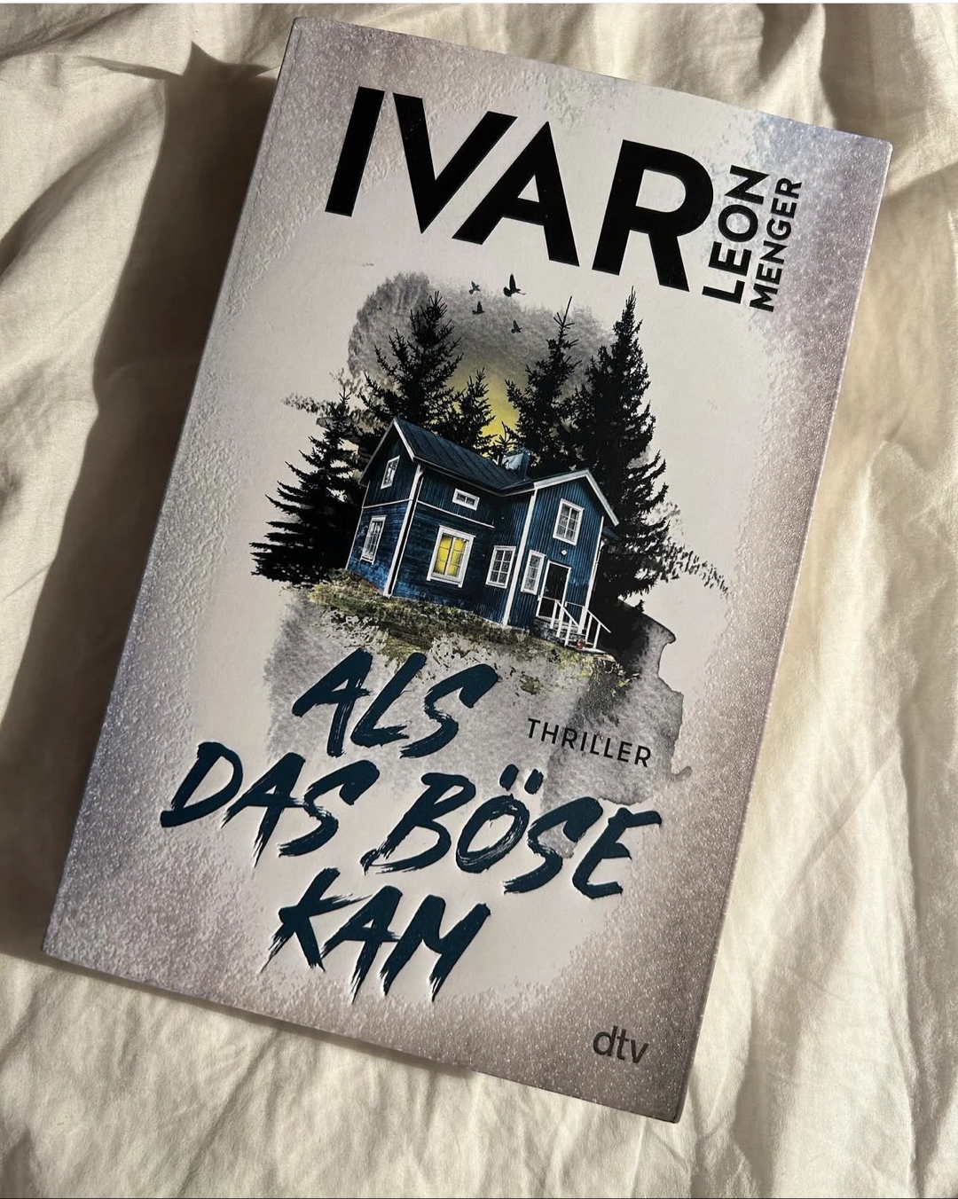 Ivar Leon Mengers Debütroman ist ein spannendes Werk, was auch jugendliche Leser fesseln sollte…