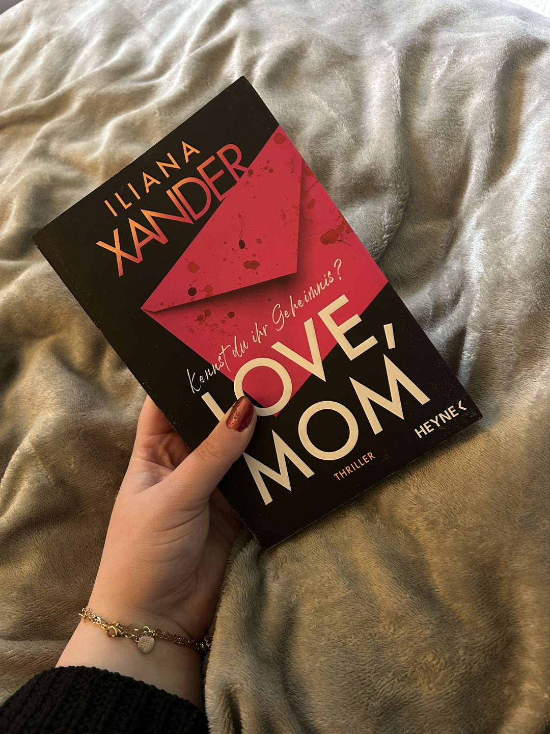 🖤 Wem kannst du vertrauen, wenn nicht deiner eigenen Mutter? Die Idee fand ich richtig spannend