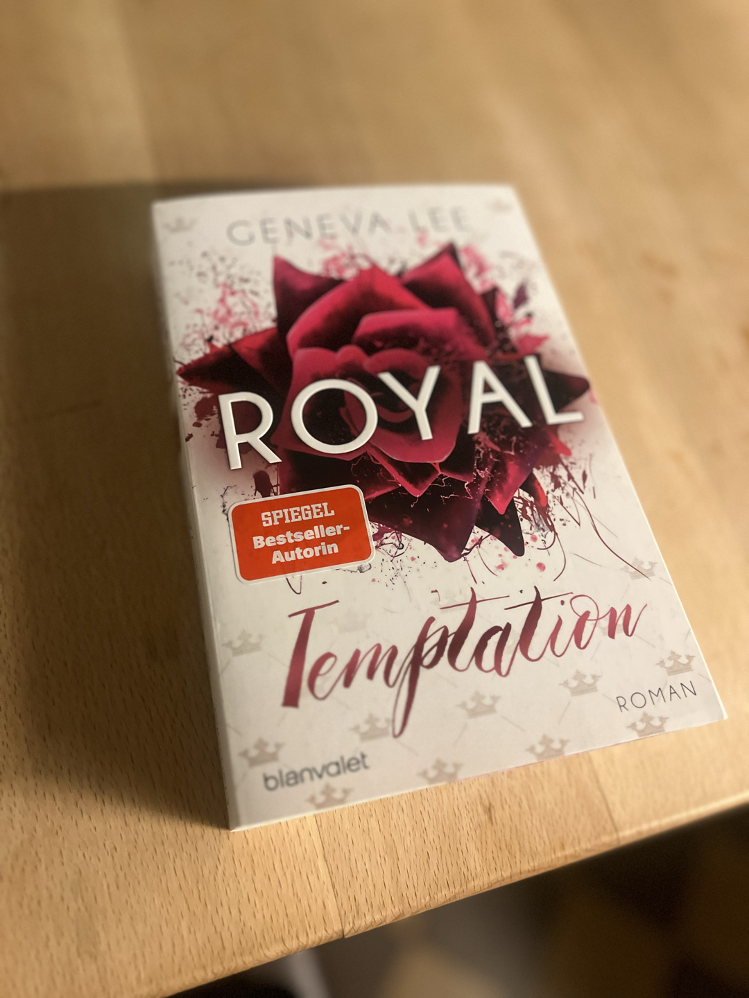 "Erst fliegen die Fetzen, dann die Funken." Yeees!! 🔥 Ein Buch von dem ich nicht wusste, dass es noch fehlte 🥹