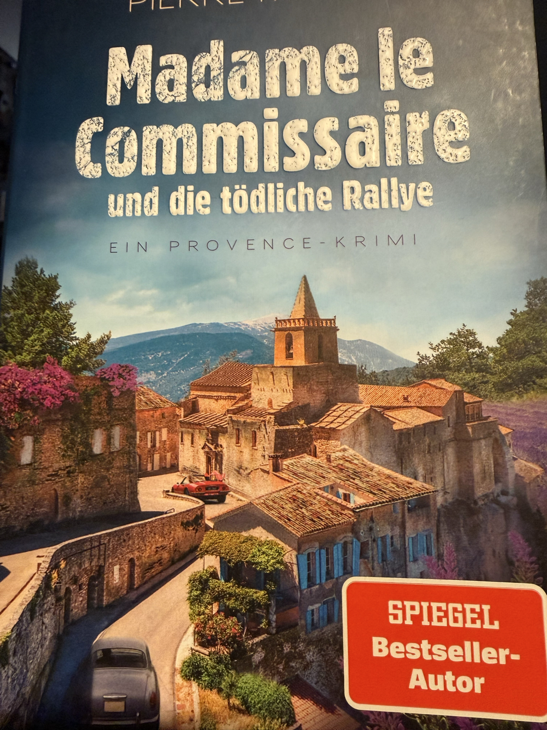 🏎️ Ein Ferrari, Gift und eine Handgranate - genau das richtige für Isabelle 🏍️