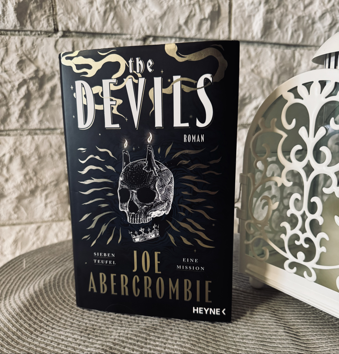 4⭐️ Wenn selbst die Monster sympathischer sind als die meisten Helden, macht ein Buch wohl einiges richtig. 👇🏽