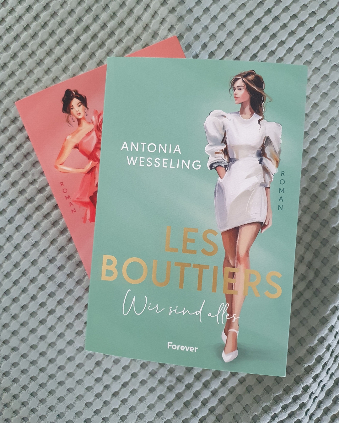 Großer Fan des Schreibstil von Antonia Wesseling! Geschichte leider aber nur mittelmäßig!