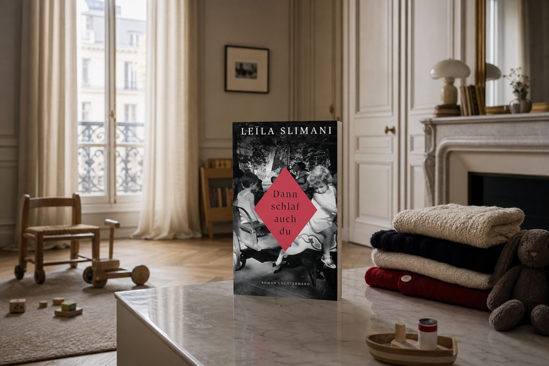 „Dann schlaf auch du“ von Leïla Slimani ist für mich ein erschütternder, präzise geschriebener Roman, der von der ersten Seite an einen Doppelmord offenbart, um dann in einer schonungslosen Rückblende zu zeigen, wie eine moderne Pariser Mittelklassefamilie und ihre Nanny in diese Tragödie hineinschlittern.