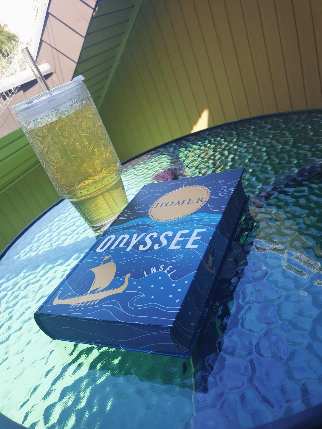 A little Sunday escape ☀️📖