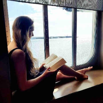 julia_von_ajandthebooks's profile
