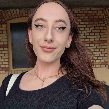 ariagrozz's profile