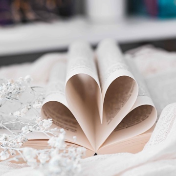literary_lens__'s profile