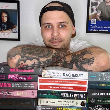 distorted.books's profile