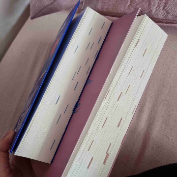 larazbooks's profile
