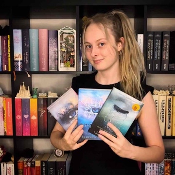 lisasbookshelftour's profile