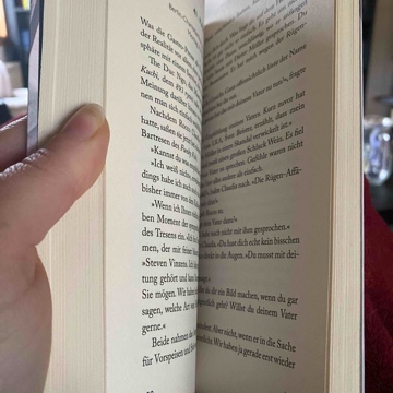 sarinas_bookshelf's profile