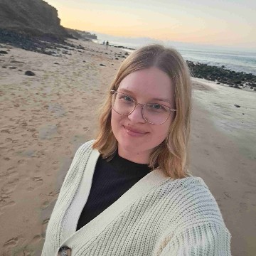 betweenbooklines's profile