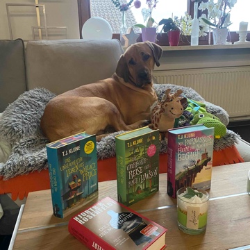 ella.dogsandbooks's profile